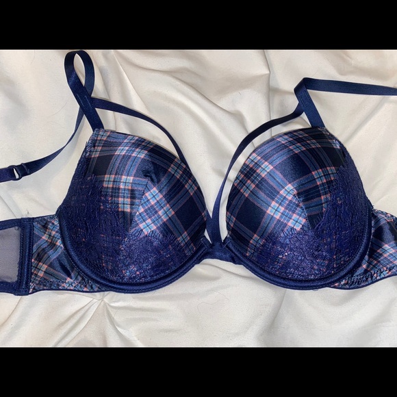 Victoria’s Secret Bra - Picture 2 of 3